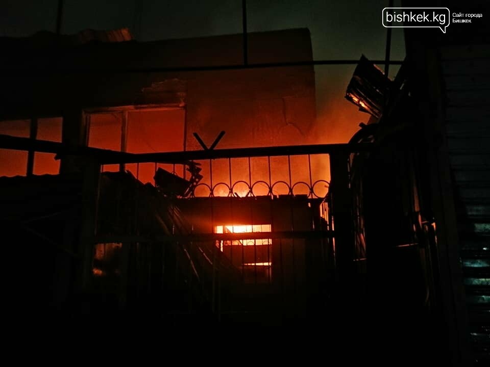 Пожар на Орто-Сайском рынке 9 ноября 2020 года